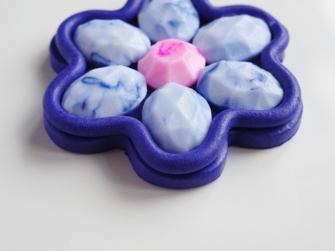 Handmade faceted stones using a silicone mould translucent polymer clay tutorial/ How to make a flower brooch