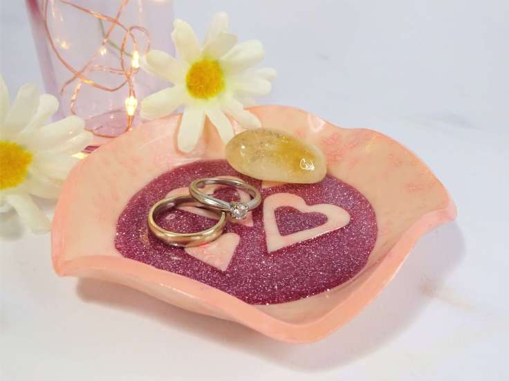 How-to-make-a-polymer-clay-valentines-ring-dish-the-artisan-duck